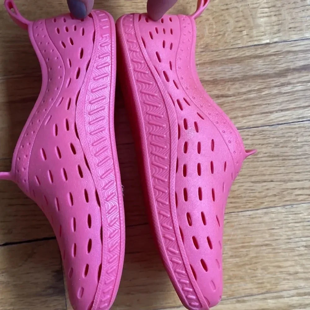 Speedo water shoes kids sz 9/10 pink
